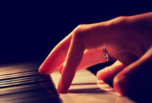 记者：巴黎和K77签约至2029年；还没有英超俱乐部提出报价.